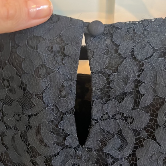 Lace short sleeve short sleeve side zip keyhole shirt - Picture 4 of 5